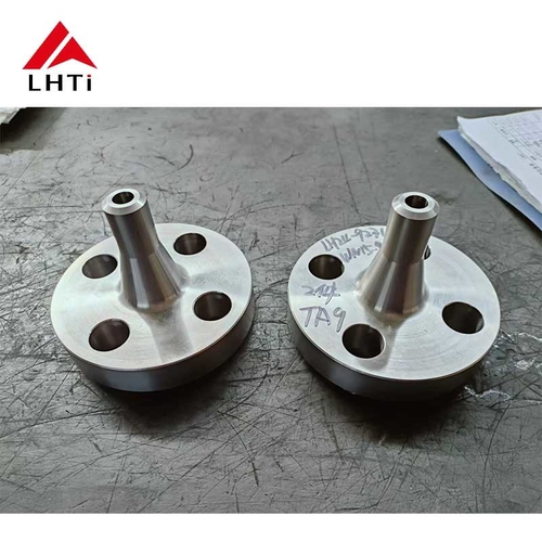 Berita perusahaan terbaru tentang Dari Permulaan Pedesaan ke Sukses Internasional   Li Xiangwei  kepemimpinan dalam pembuatan titanium flange